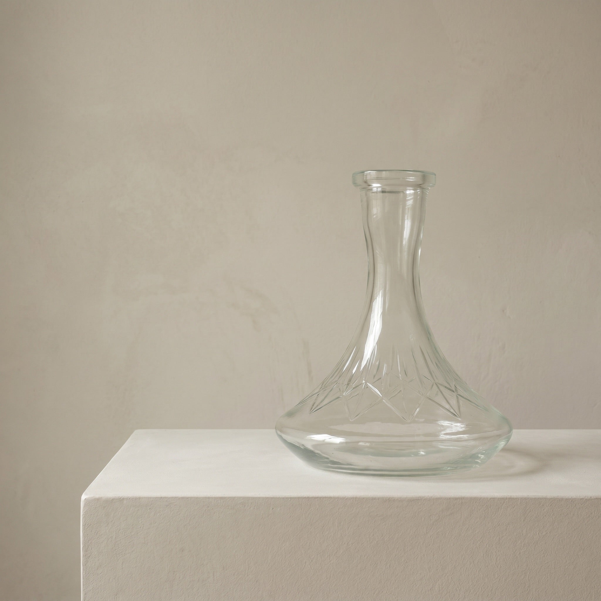 Essentials Star-Cut Clear Russian vase mounted on a 45mm Russian-fit stem, water-filled, showing live session compatibility