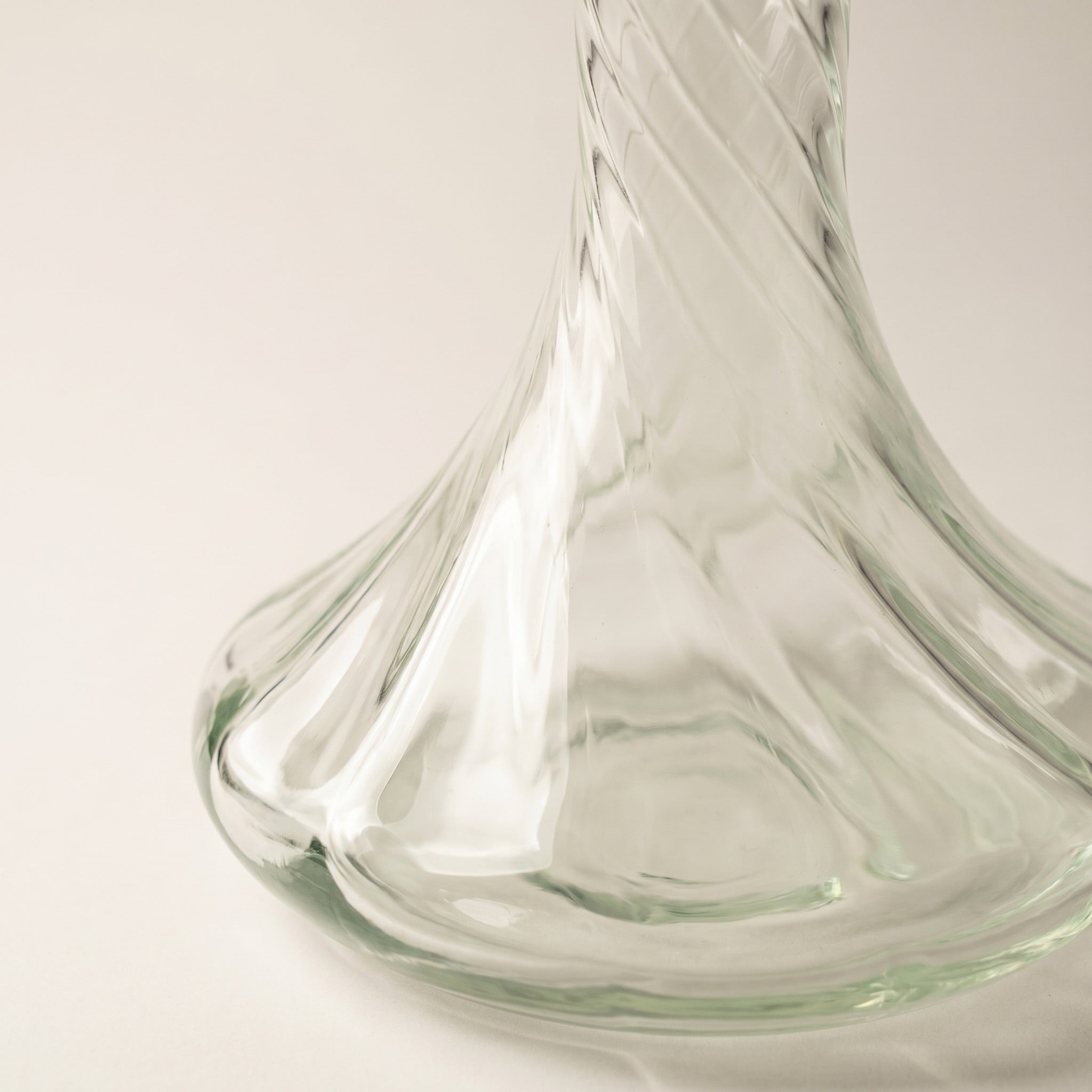 Macro detail of the Essentials Twist Clear shisha vase, soft moulded optic spiral grooves running through the clear glass body