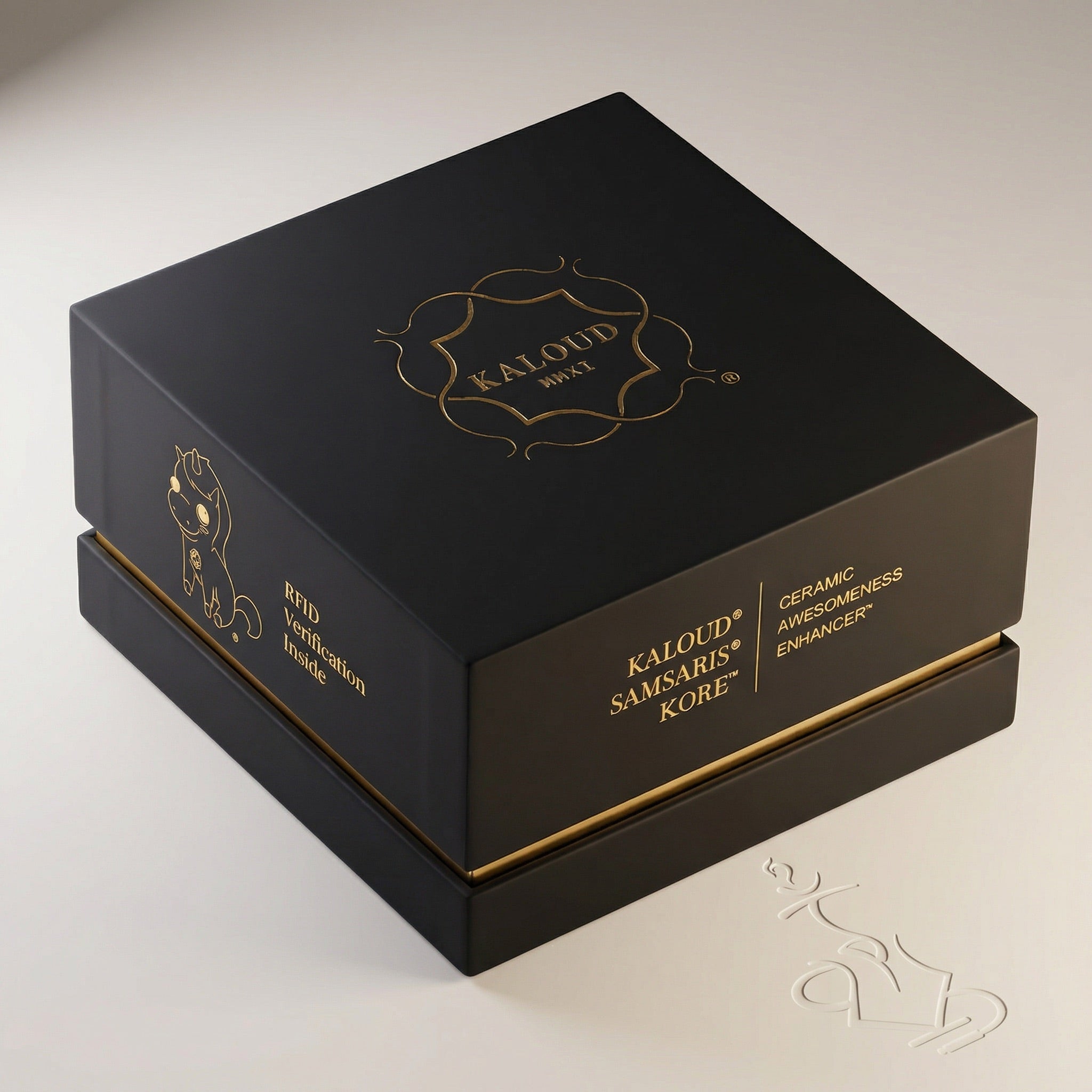 Premium matte black Kaloud Samsaris Kore presentation box with gold foil crest and RFID verification for the Qì Short red clay shisha bowl