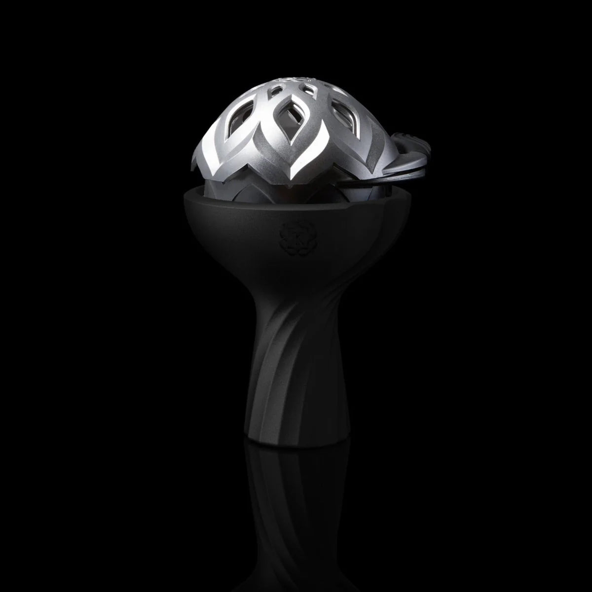 Kaloud Samsaris Vitria III glass shisha bowl paired with Kaloud Lotus III heat management device, image 10 of 12