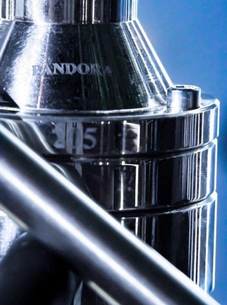 VZ Hookah - VZ Hookah - Pandora Leather - The Premium Way